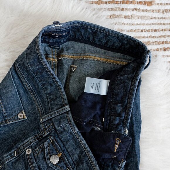 Banana Republic Shorts Sz 28/6 Blue Jean 10" Bermuda Cuffed Stretchy Modest - Picture 8 of 8